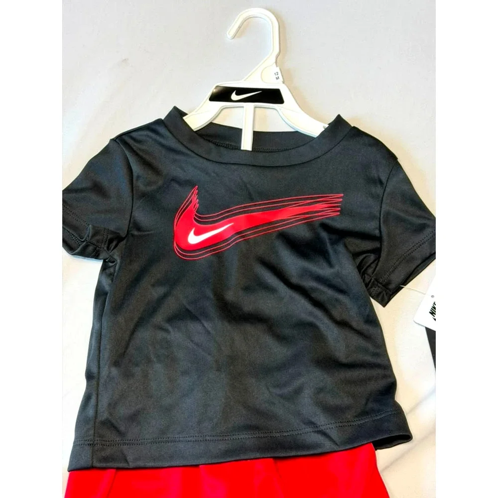 Nike Baby Boys 2-Piece Set T-Shirt & Shorts Black Red Graphic Swoosh 12M NWT